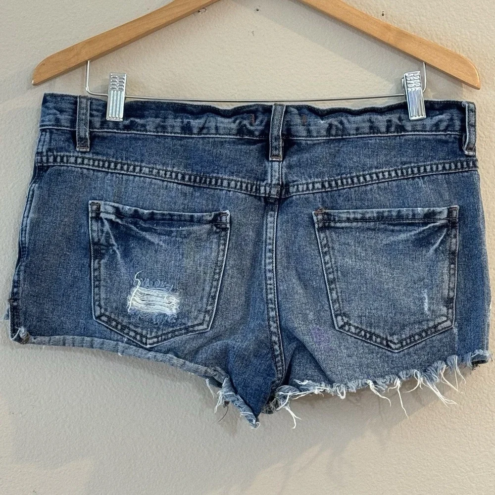 Free People Button Fly Distressed Denim Shorty Shorts Raw Hem Festival W28